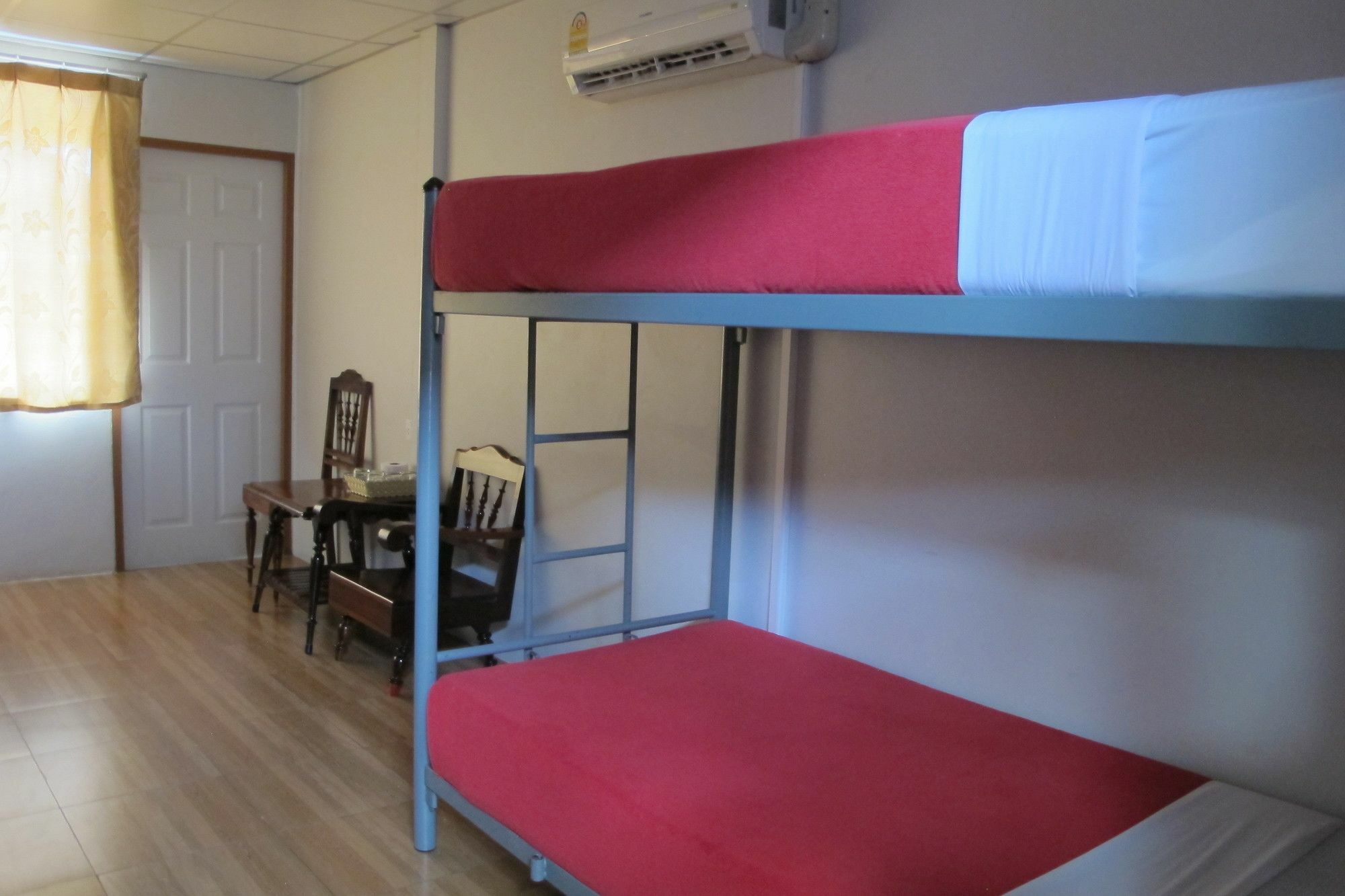 Samchai Hotel Si Racha Exteriör bild