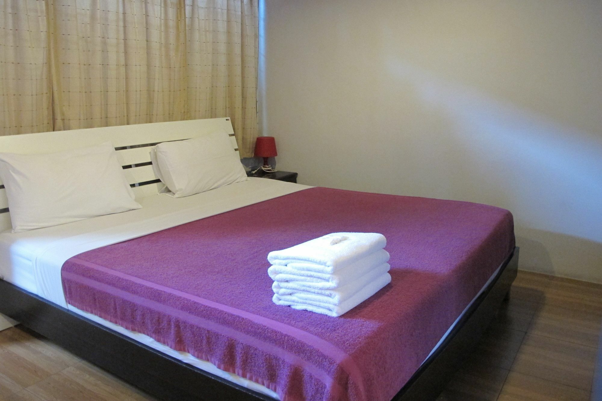 Samchai Hotel Si Racha Exteriör bild
