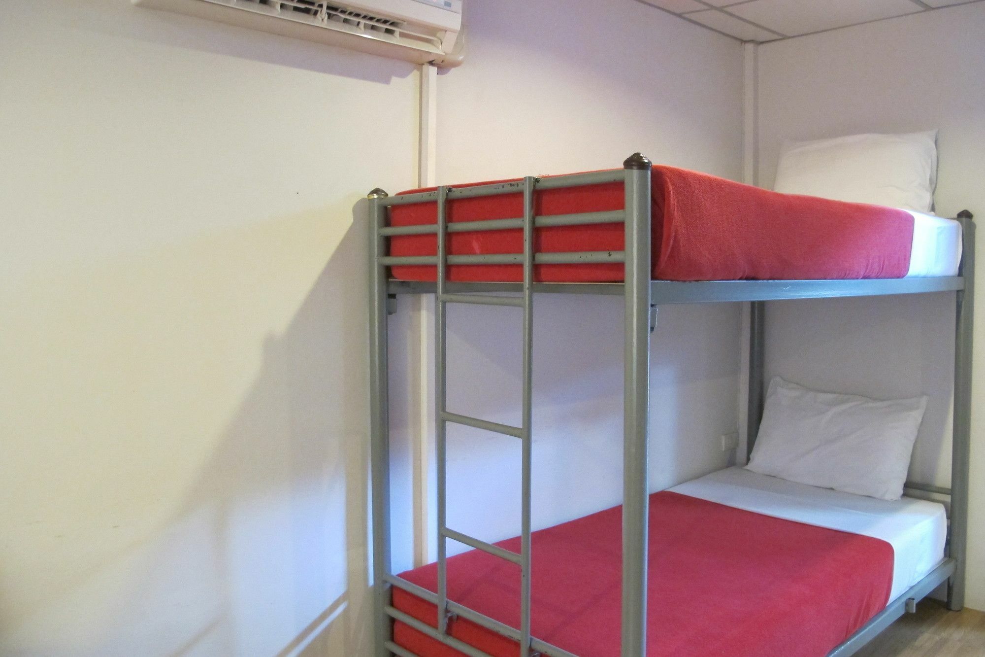 Samchai Hotel Si Racha Exteriör bild