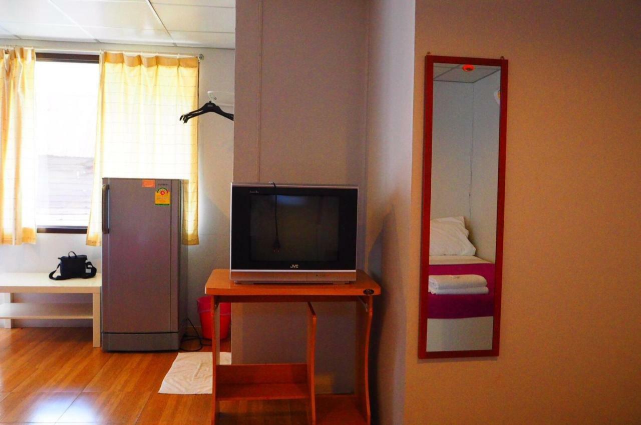 Samchai Hotel Si Racha Exteriör bild