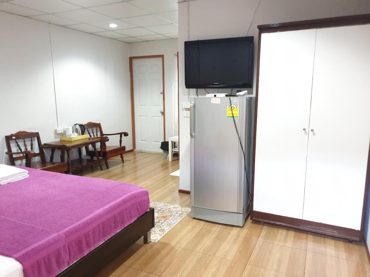 Samchai Hotel Si Racha Exteriör bild