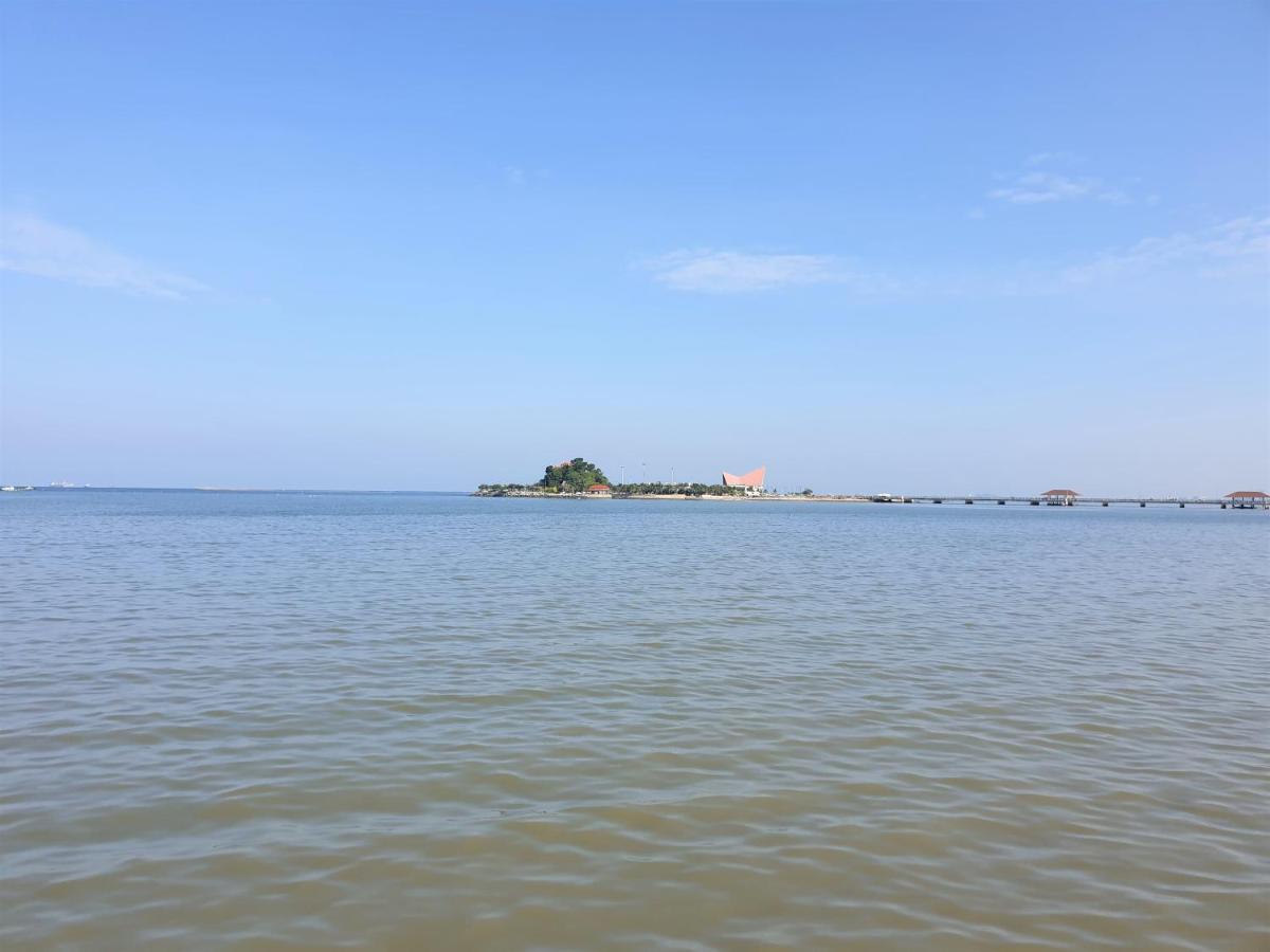 Samchai Hotel Si Racha Exteriör bild