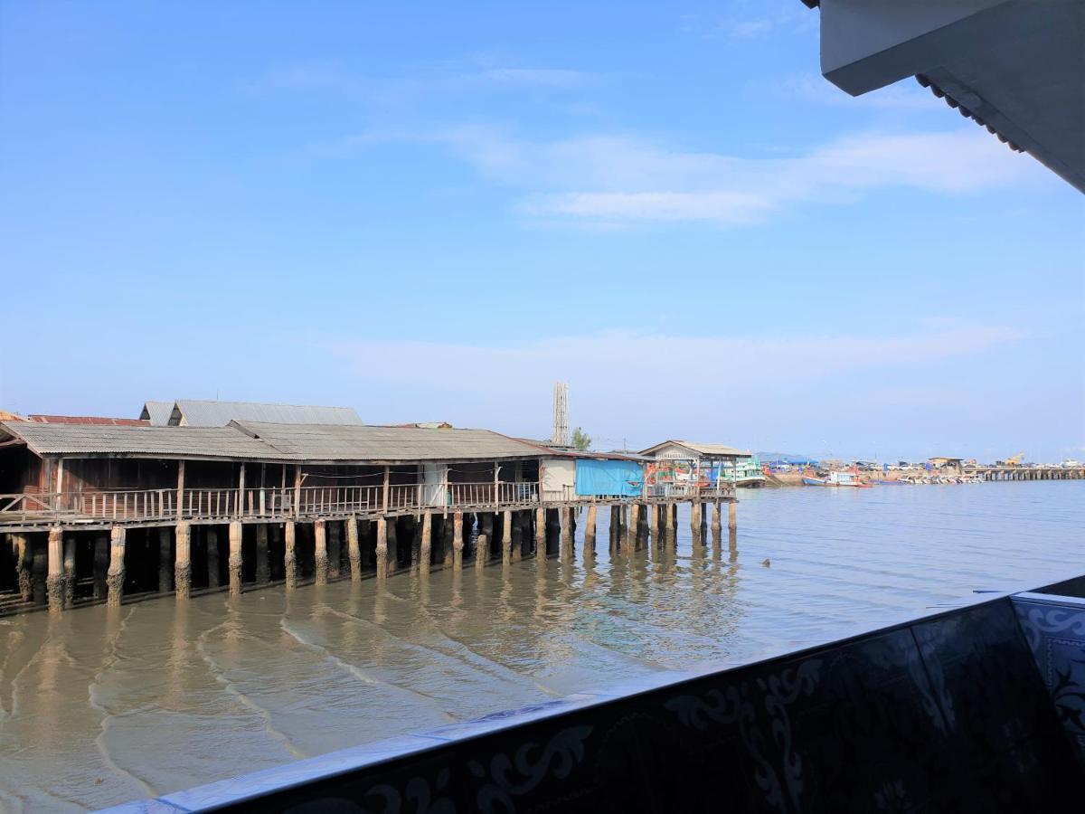 Samchai Hotel Si Racha Exteriör bild