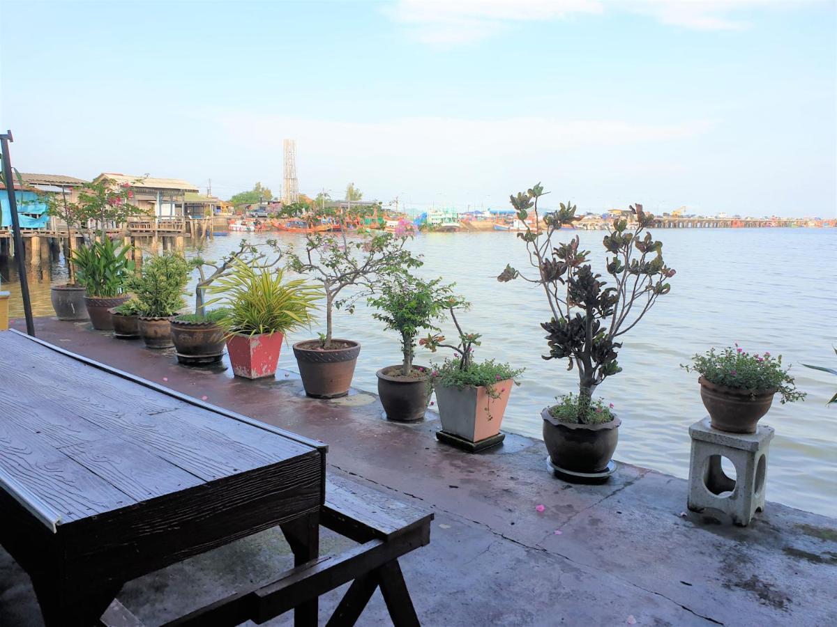 Samchai Hotel Si Racha Exteriör bild